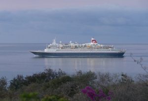 Le MS Boudicca dans le lagon le 