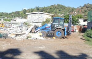 A 7h30, il ne restait que des gravats de l'ancien dojo. Les habitants vont pouvoir de nouveau emprunter le chemin d'accès