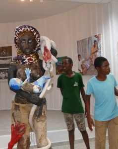 Une sculpture qui interpelle les jeunes