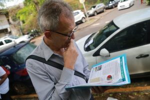 Henri Nouri, du SNES FSU, devant le Vice Rectorat