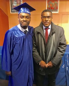 Joachim Salime avec son papa, Saïd Salime, lors de la remise des diplômes (Photo D.R.)