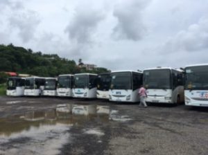 Les bus scolaires à l'arrêt