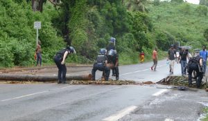 Les gendarmes lèvent le 1er barrage