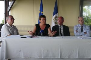 Annick Girardin entourée de Jean-Jacques Brot, du général Lucas et de Jean Courtial