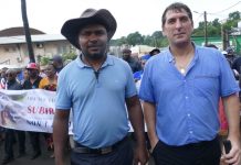 Barrages sauvages à Koungou tenus par des jeunes