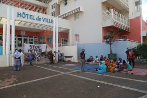 Barbecue et musique, "bon enfant" la manif a entraîné la fermeture de la mairie