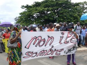 Mobilisation sécurité manifestants banderolle