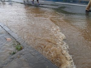 Attention aux inondations, les égouts débordaient ce mercredi matin