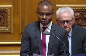 Le sénateur Thani Mohamed en séance du Sénat