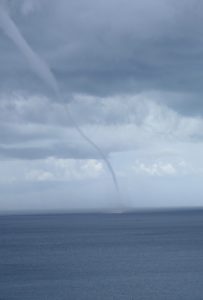 Tornade formée sous l'orage