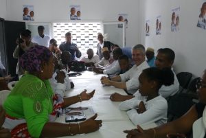 Laurent Wauquiez à la permanence d'Elad Chakrina à Kawéni