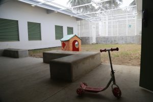 Une "aire de jeux" au CRA de Mayotte...