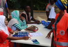 Séismes : la Croix Rouge "au contact de la population"