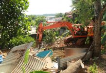 Premières destructions sur le "terrain Batrolo" à Kawéni