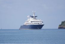 Le yatch du cofondateur de Microsoft est dans le lagon