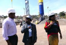 Le stade de Cavani sort péniblement la tête du sable