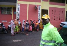 Entre méfiance et crainte de vols, la difficile évacuation des bidonvilles