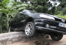 Accident spectaculaire sans gravité à Kawéni