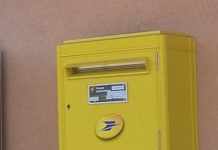 Adresse postale : « Devoir à la maison » Les courriers et colis acheminés vers l'extérieur grâce au pont aérien