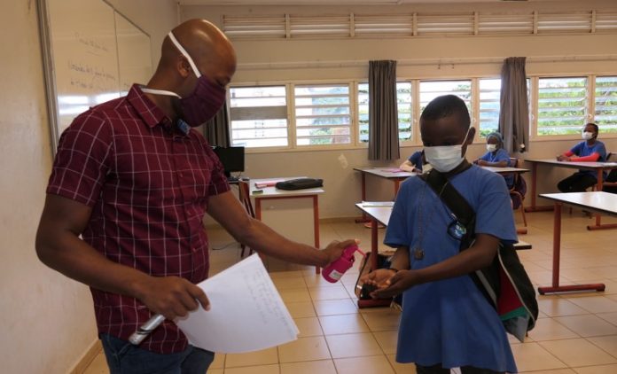 Gel hydro-alcoolique, Mayotte, Jean-Michel Blanquer