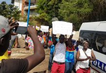 Les demandeurs d’asile africains déposent une pétition à la mairie de Mamoudzou
