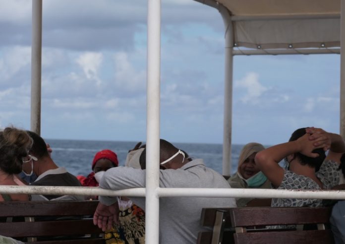 état d'urgence, barge, masque, Mayotte