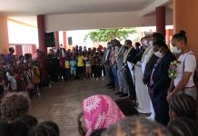 Hommage à Samuel Paty : une minute de silence en présence d’Adrien Taquet pour la rentrée scolaire Samuel Paty, Adrien Taquet, Mayotte, Emmanuel Macron