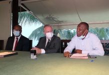 Le préfet Colombet part avec les compliments de l’association des maires