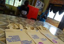 Des sacs en coton pour soutenir l’artisanat et les doukas