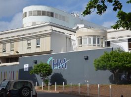 Amélioration de la certification du CHM, petite lueur dans la tempête CHM, Mayotte, Alexandros Mellios, fistule artério-veineuse
