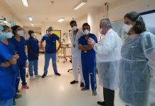 Le préfet Jean-François Colombet aux côtés du personnel de l’hôpital CHM, SSA, Colombet, Voynet, Mayotte