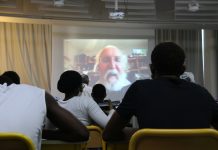« Gardez en tête que tout est possible », le message d’un prix Nobel aux lycéens de Tsararano
