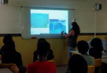 Volcan : les scientifiques de la mission GeoFLAMME exposent les images du ROV aux lycéens