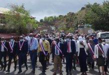 Incendie à Koungou : marche symbolique des élus sur la mairie Koungou, Mayotte